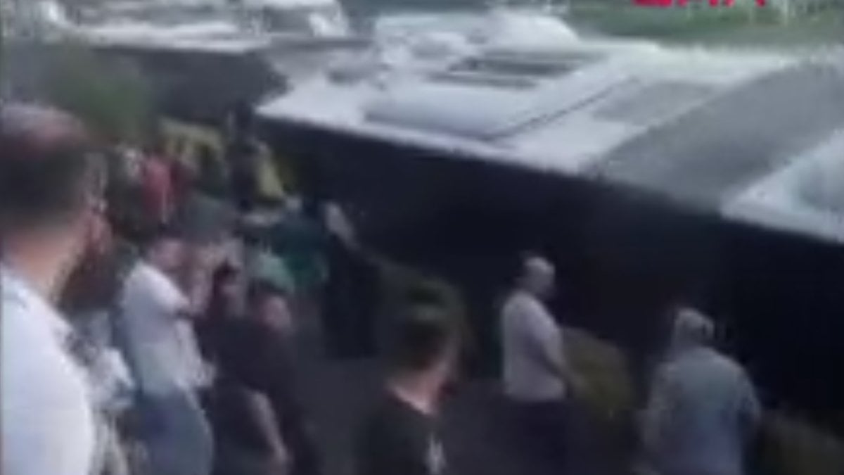 İstanbul’da İETT otobüsü devrildi